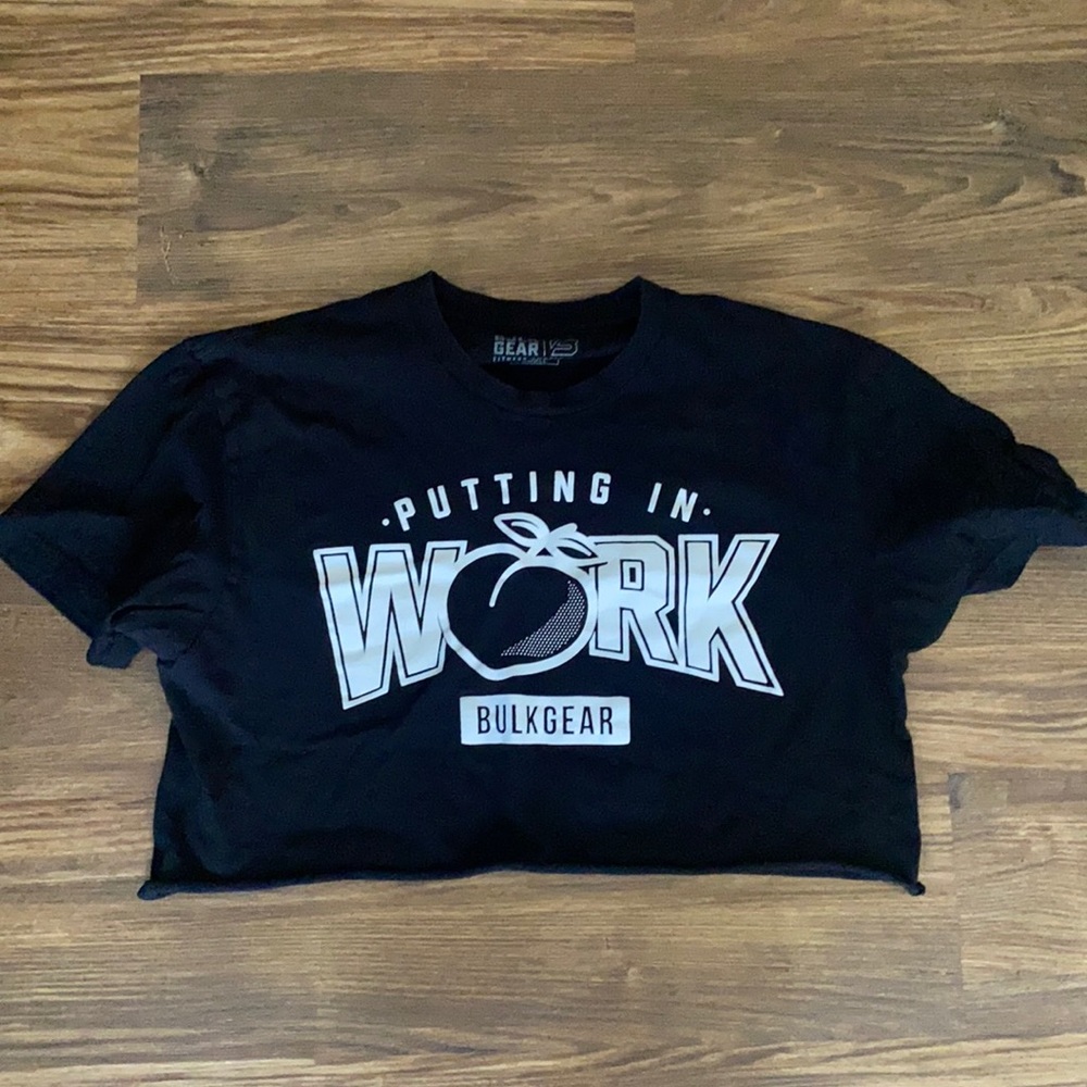 Women’s crop workout tee